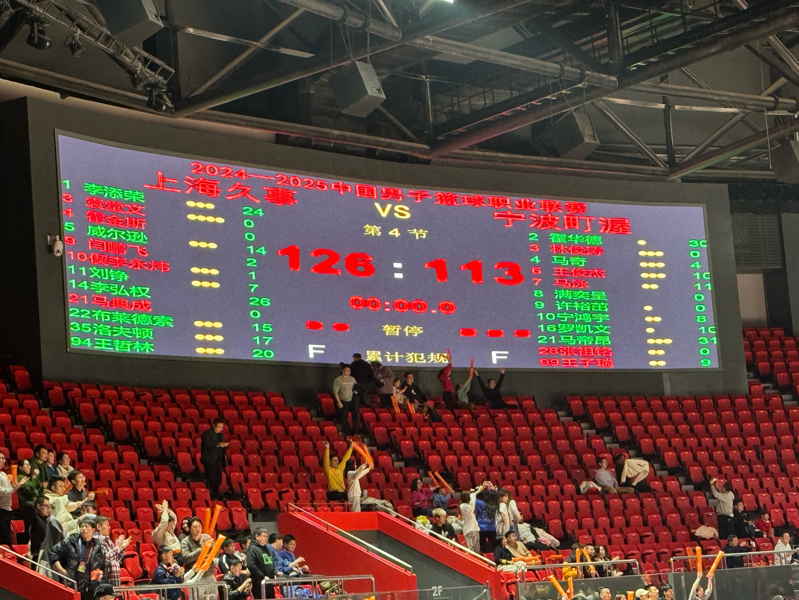 包含体育焦点：联赛前八名队伍将战机开启的词条