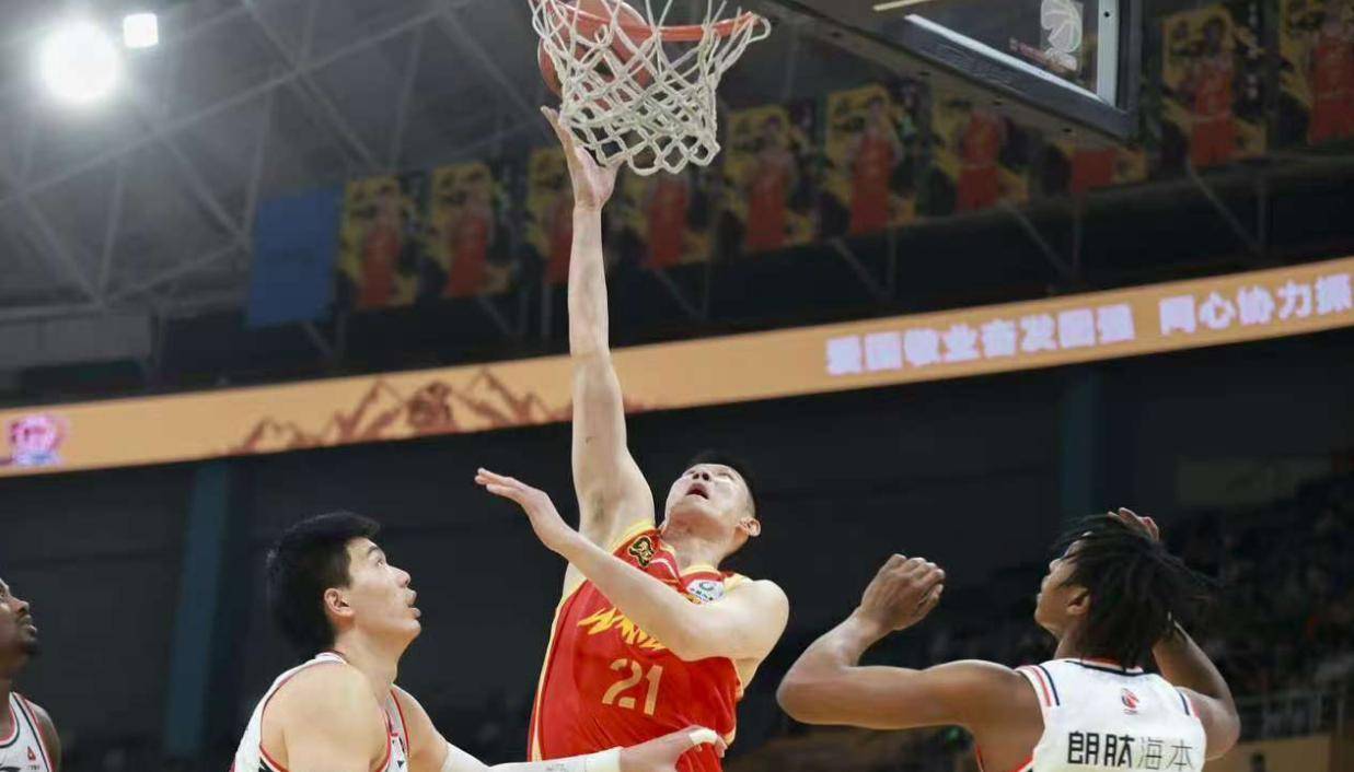 广厦男篮惊艳表现，取得关键胜利的简单介绍