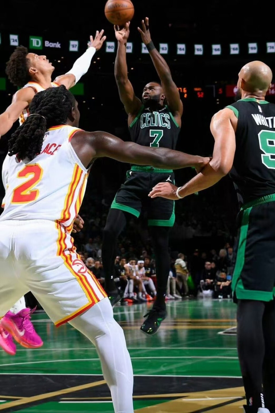 NBA东部冠军战火爆开战球员表现抢眼的简单介绍