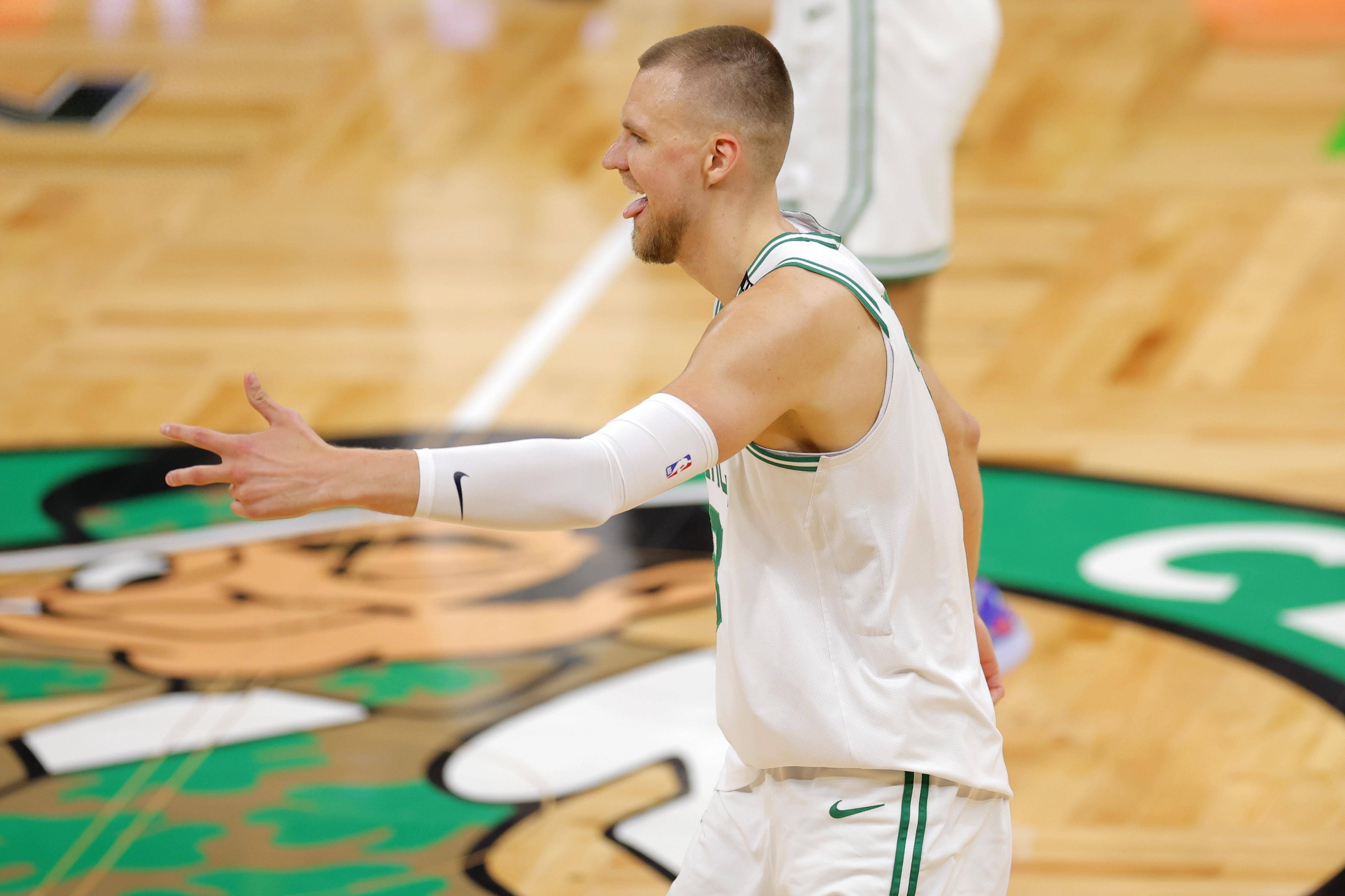 NBA东部冠军战火爆开战球员表现抢眼的简单介绍