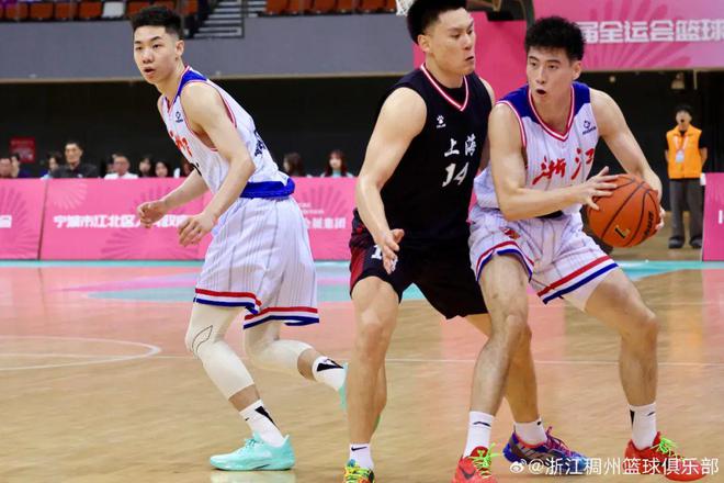 包含江苏男篮备战对抗浙江队，全队精气神十足的词条