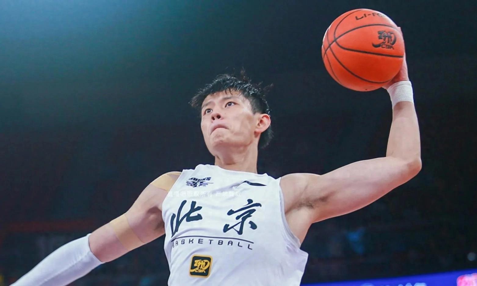 关于中国男篮已返回北京，曾凡博今日将前往国家队报道的信息